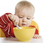 навык самостоятельно кушать для ребенка